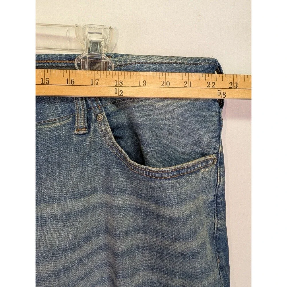 Lee Extreme Motion MVP Jeans Mens 46x32 Blue Medium Wash Relaxed Straight Denim